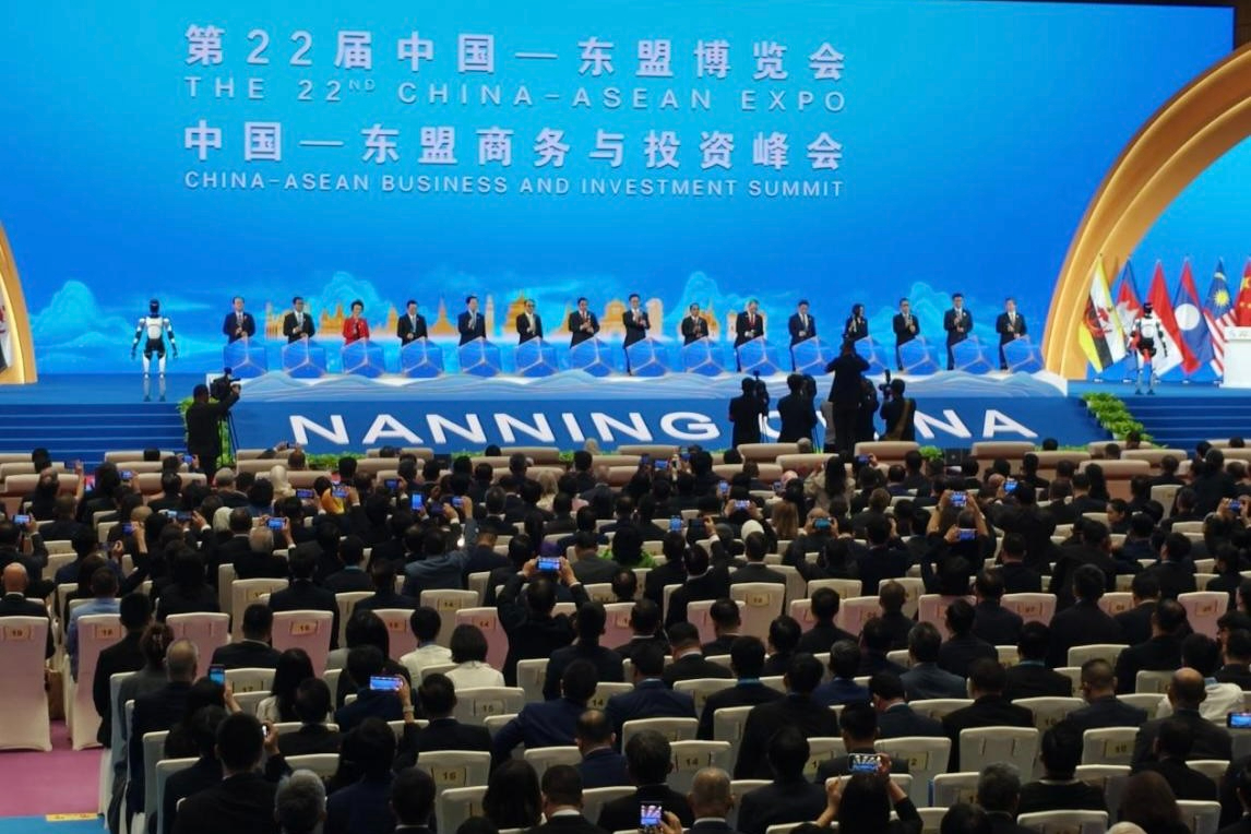 微扑克机器人闪耀中国-东盟博览会，以具身智能助力国际盛会